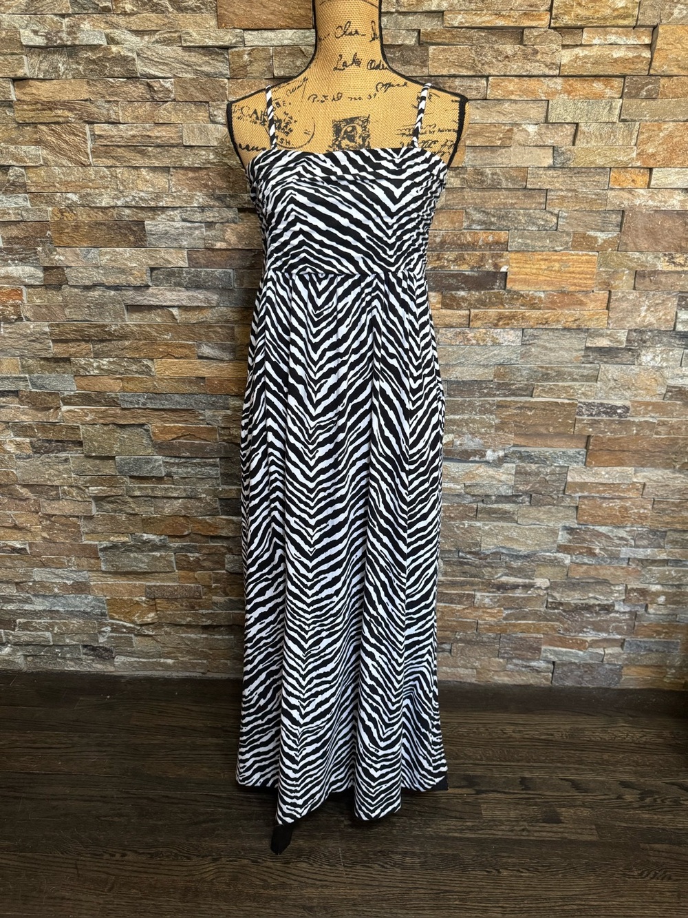 Zenergy Chico’s Zebra Black White Maxi Dress. Size 12/large, 2 in Chico’s Sizing
